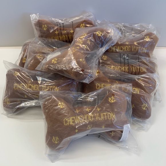 ChewChoo Vuiton Plush Pet Bone - Designer Dog - Squeak Toy - NWT - Picture 6 of 6